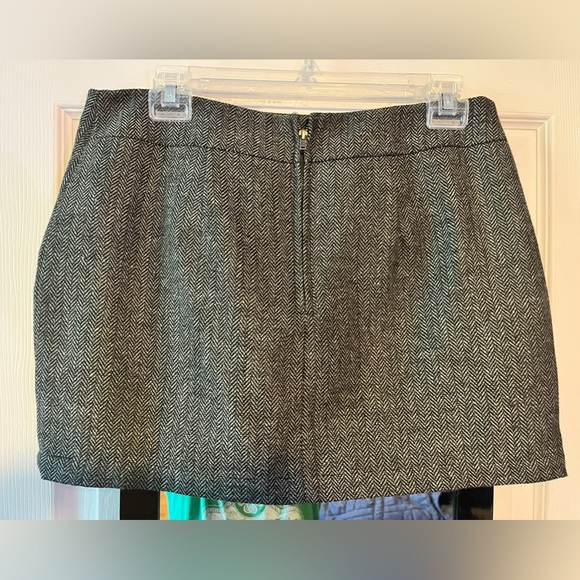 Chevron print mini skirt with buttons - Picture 2 of 2